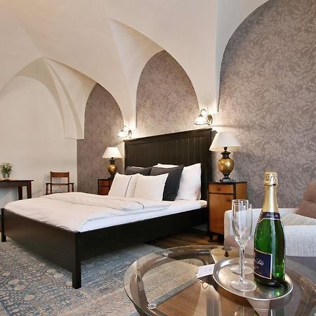 Hotel U Šuterů Praag Buitenkant foto