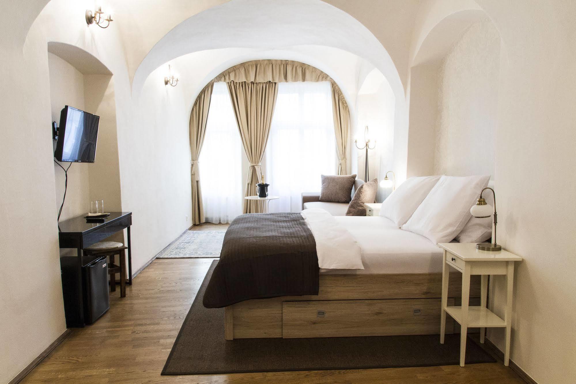 Hotel U Šuterů Praag Buitenkant foto