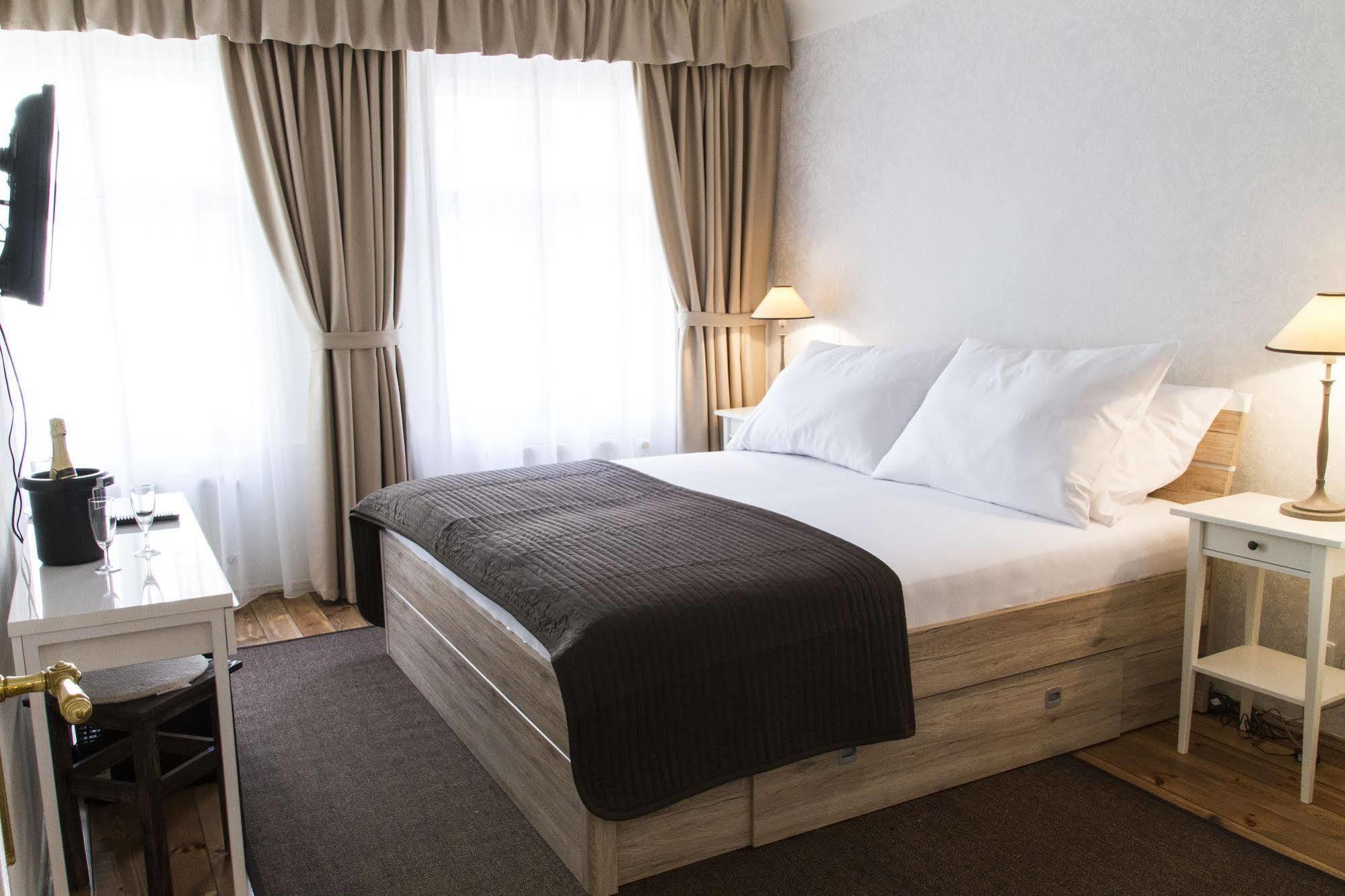 Hotel U Šuterů Praag Buitenkant foto