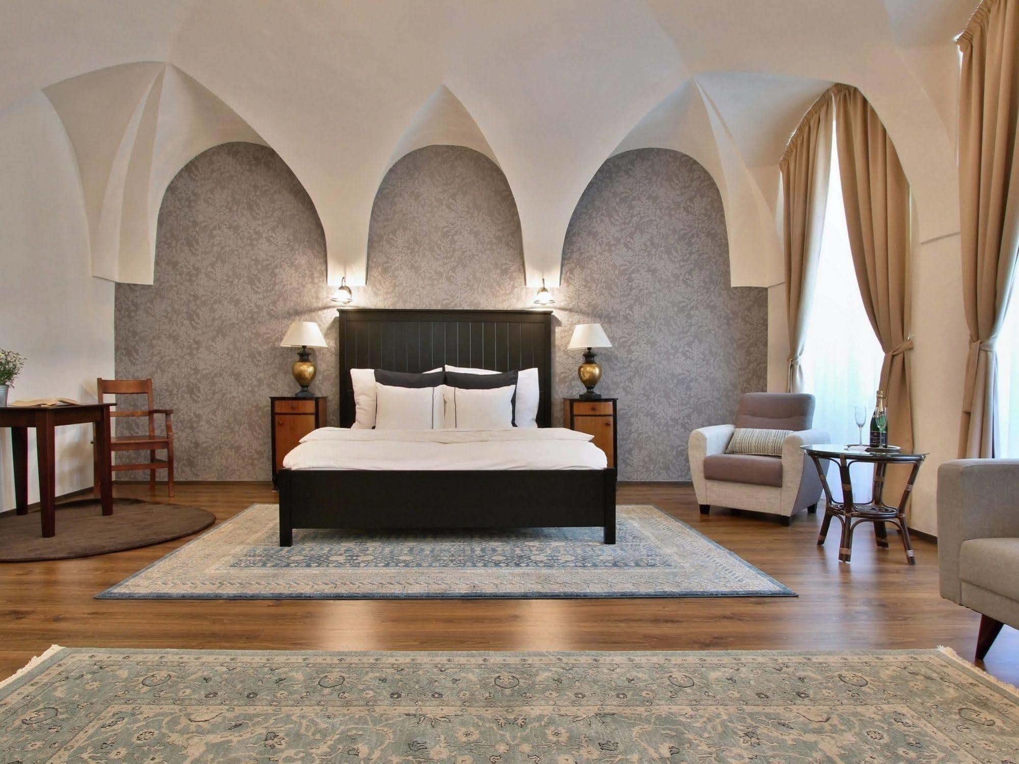 Hotel U Šuterů Praag Buitenkant foto