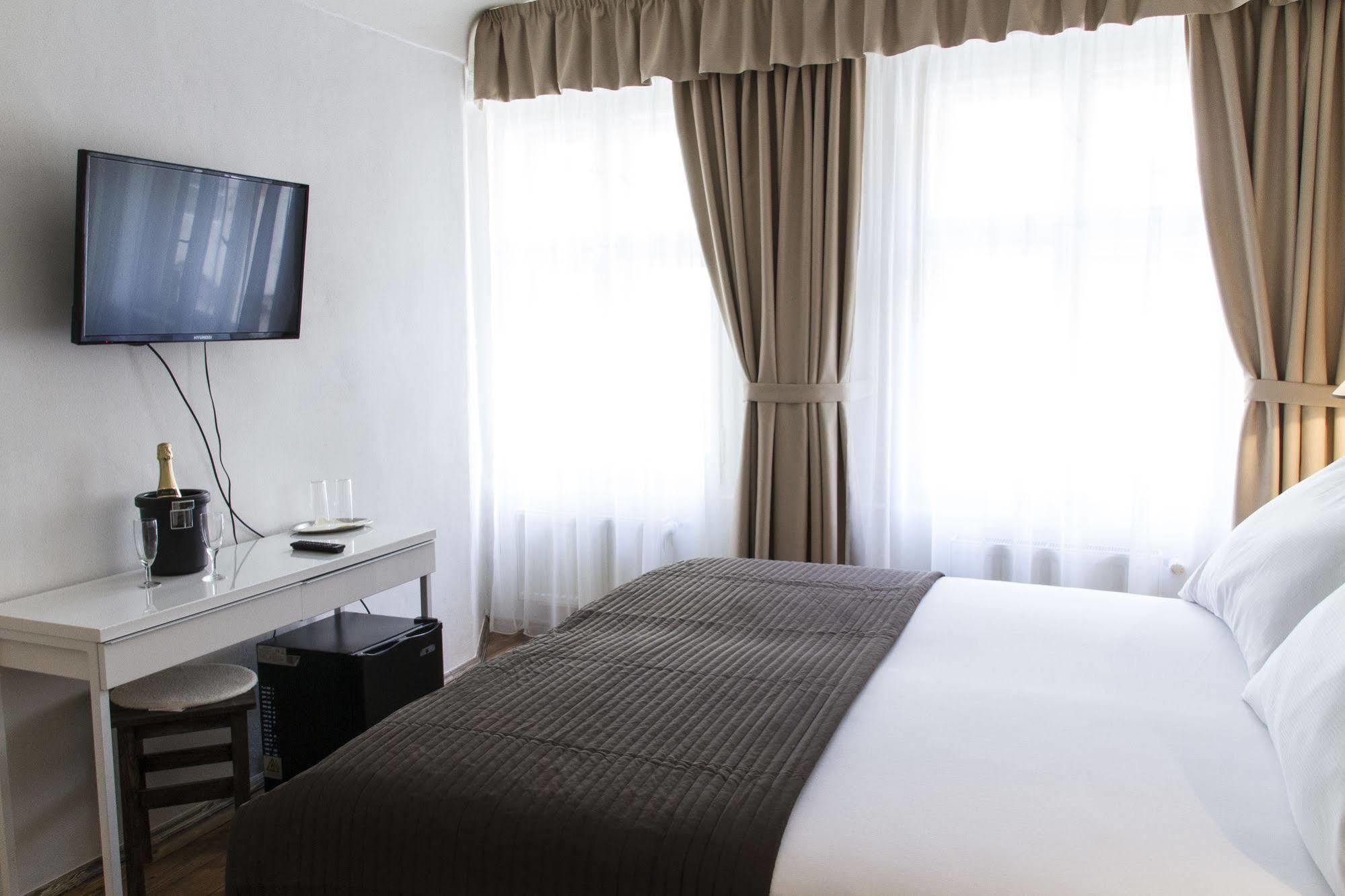 Hotel U Šuterů Praag Buitenkant foto